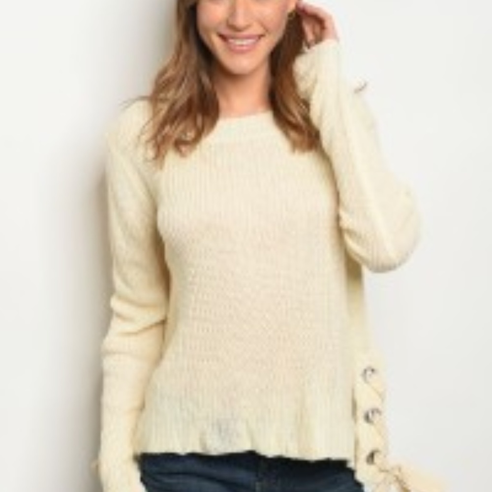 NEW!!!! WOMEN'S CREAM SWEATER: Size Small/Medium